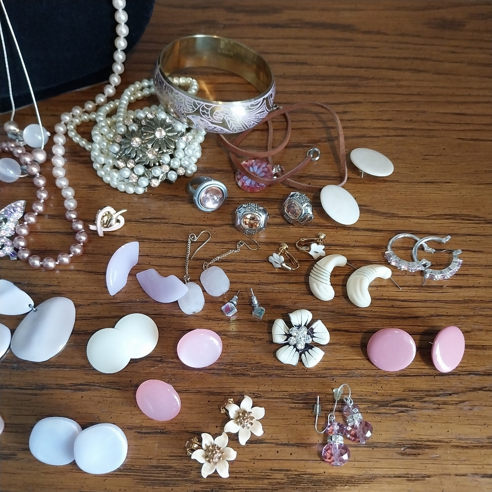 Vintage Pink Jewelry Lot  - Elegant Storage Box - Picture 2 of 11